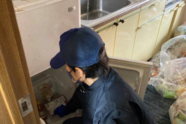 遺品整理士の資格を持つスタッフが丁寧に片付け