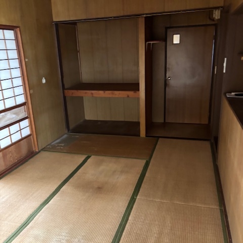 収納スペースまできれいに整った和室の片付け後の様子｜宇都宮市での不用品撤去完了後の室内