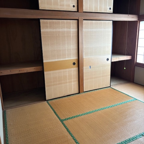 不用品撤去後の押し入れ収納スペースの様子｜片付け作業後の清潔な状態（小山市）