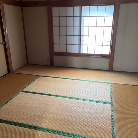 不用品片付け後の和室全体の様子｜畳と障子がすっきりと見える状態（栃木県小山市の戸建て住宅）