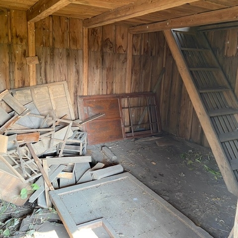 木材や家具類が撤去され、すっきりと片付いた木造小屋1階｜栃木県高根沢町の空き家片付け後の様子