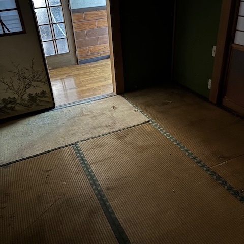 宇都宮市の2世帯住宅1階 和室の遺品整理後｜不用品を撤去し畳が見えるすっきりとした状態