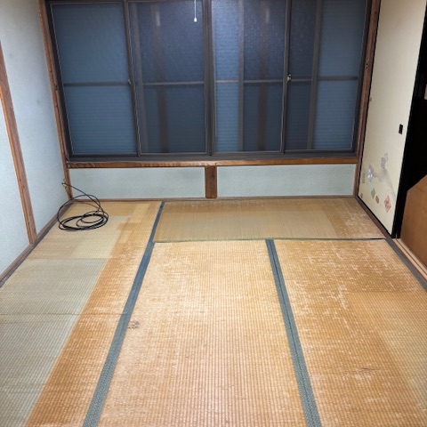 埼玉県川口市の不用品撤去後の和室｜畳が見える清潔で整理された室内