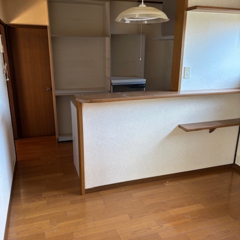 押し入れ内部の家財整理完了後の様子。収納内の荷物をすべて確認・搬出し、見通しの良い状態へ|高齢者施設入居整理