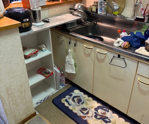 宇都宮市賃貸マンション2LDKのLDK施工前の様子 床面使用感あり